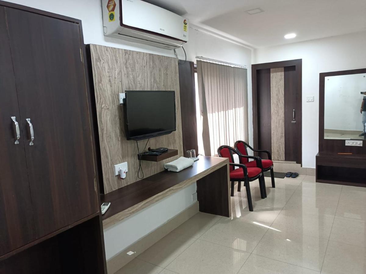 Kusum Hotel Dibrugarh Eksteriør billede
