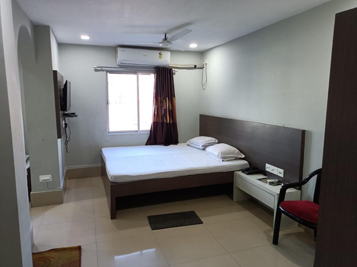 Kusum Hotel Dibrugarh Eksteriør billede