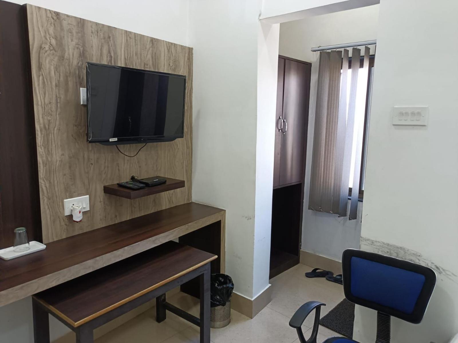 Kusum Hotel Dibrugarh Eksteriør billede