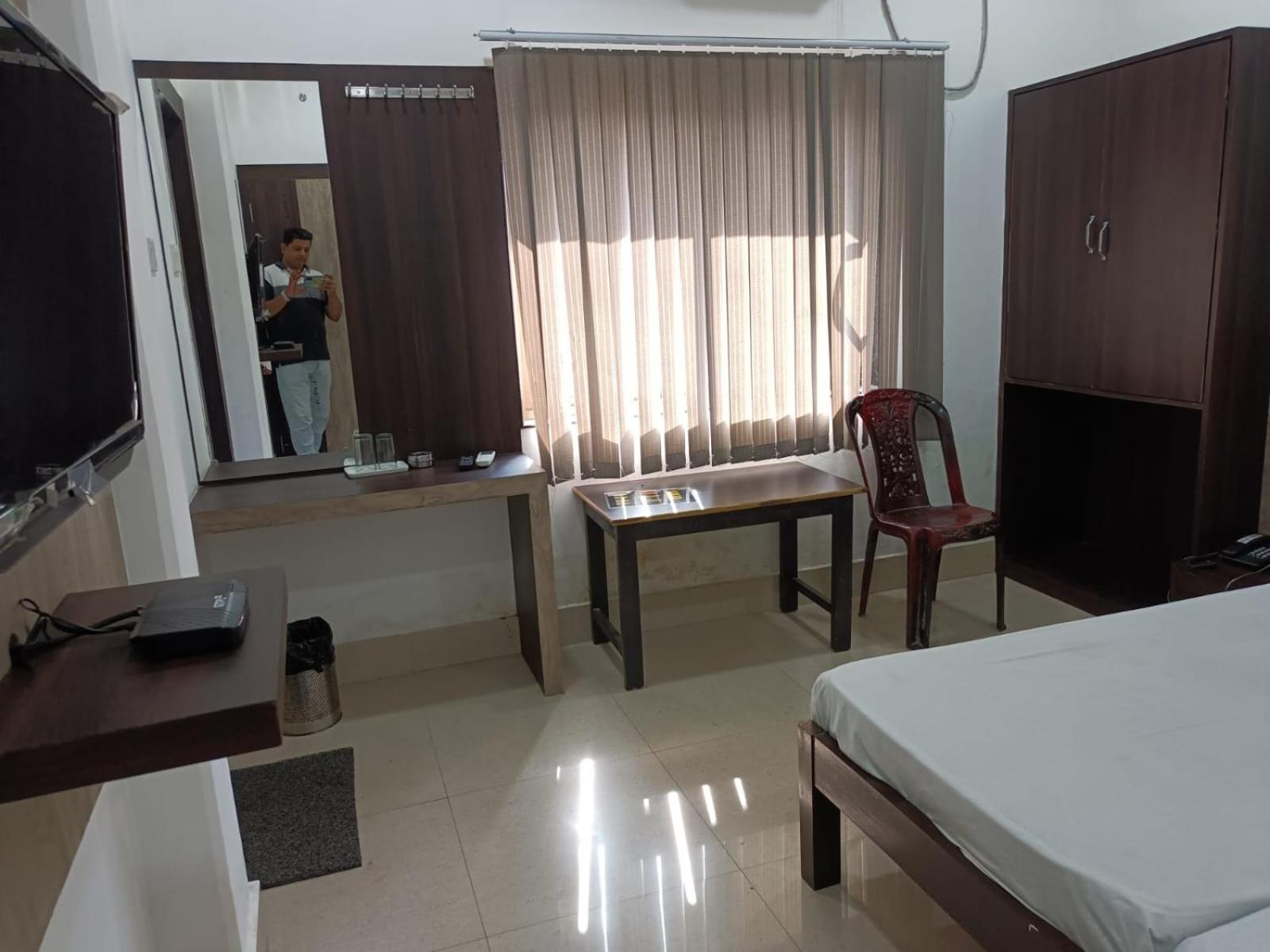 Kusum Hotel Dibrugarh Eksteriør billede
